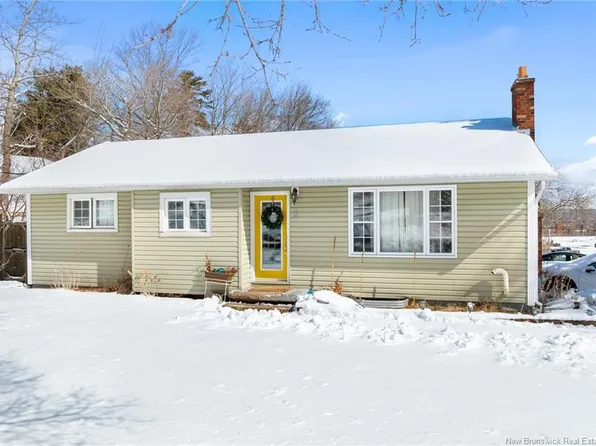 8 Surrey Cres, Fredericton, NB E3B 4L3