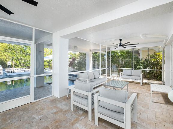 4th image of 20 Center Ln