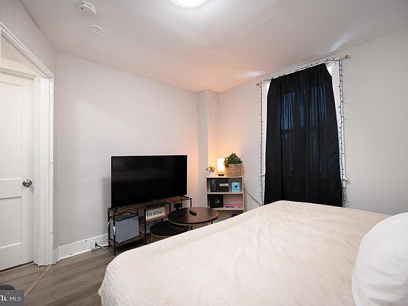 5th image of 301 N 10th St