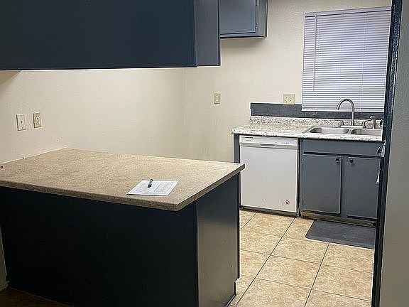 2nd image of 800 Sunjoy Dr