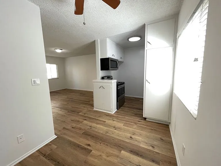 21736 Roscoe Blvd — Photo 27