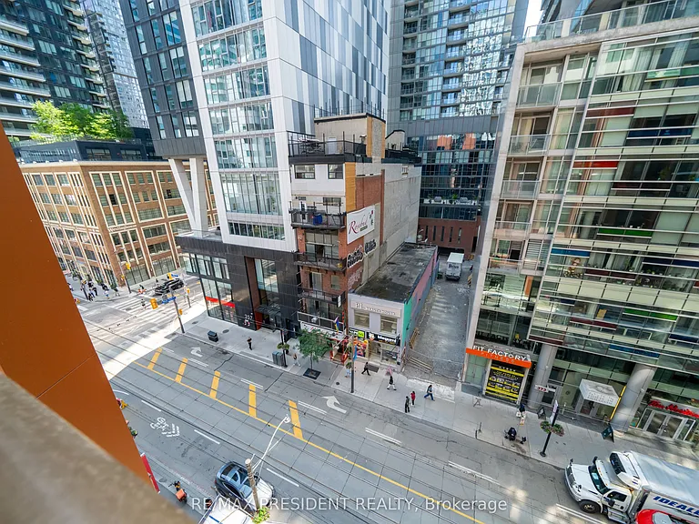 400 King St W #610 — Photo 27