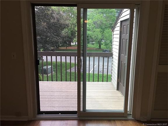 3rd image of 1412 Twin Circle Dr