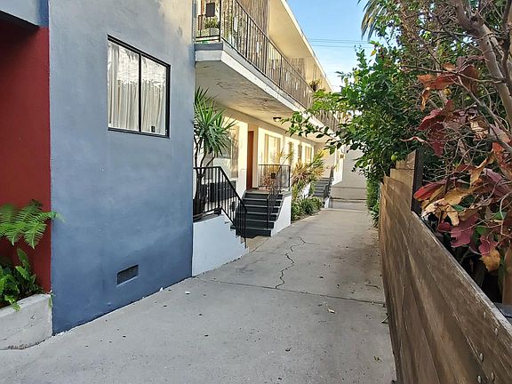5th image of 8210 Norton Ave #208