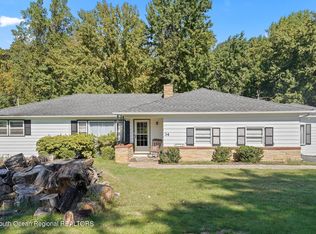 34 Hilltop Cir, Lincroft, NJ 07738