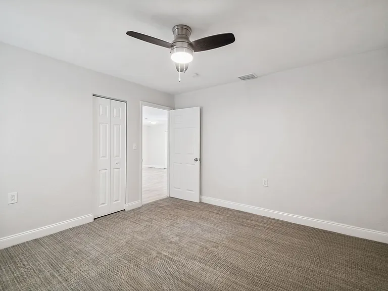 5710 Kenwood Ave — Photo 14