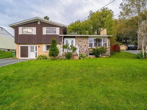 43 Lynn Dr, Dartmouth, NS B2Y 3V8