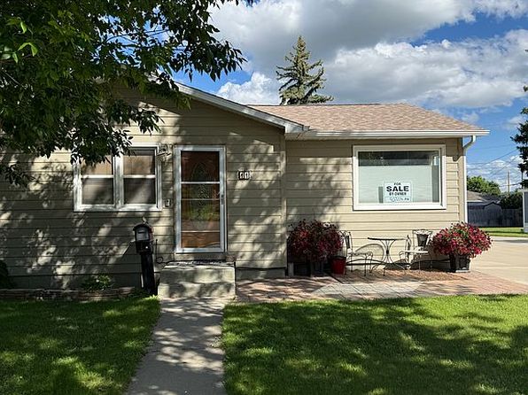 11 Curve Dr