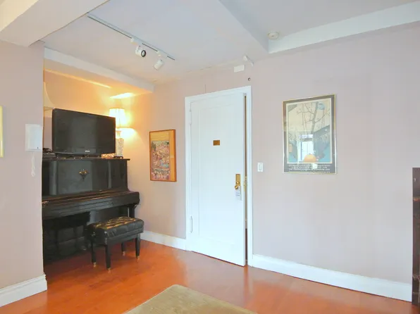 350 West 57th Street image 4 of 18