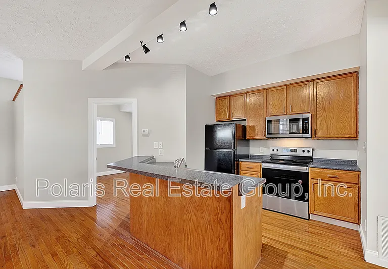 145 E 14th St — Photo 12