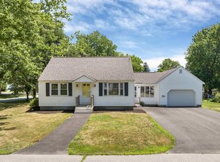 2 Cape Ln, Exeter, NH 03833
