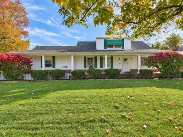 1323 Richmond Rd, Lyndhurst, OH 44124