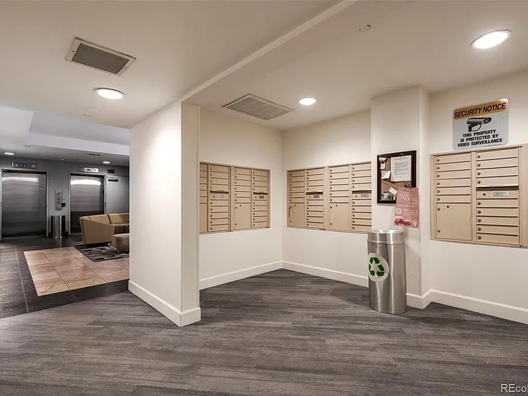 Common mail, lobby area
