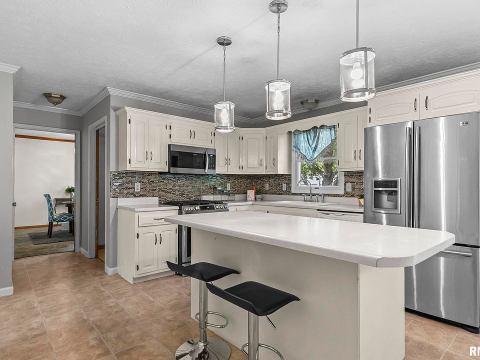 1st image of 8 Abbey Ct