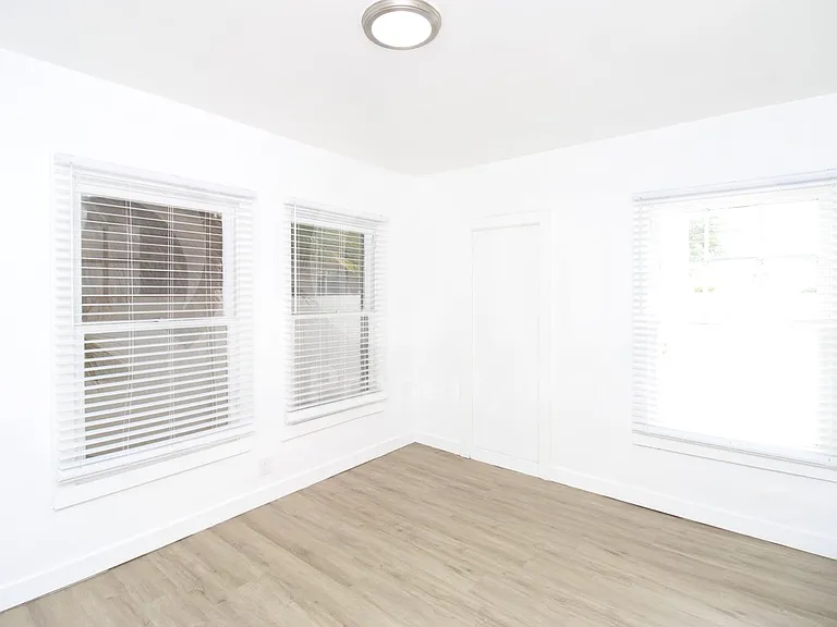 146 N 10th Ave — Photo 10
