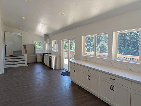 4th image of 1643 Tompkins Hill Rd