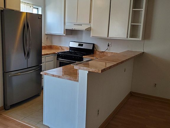 5th image of 18530 Hatteras St Unit 316