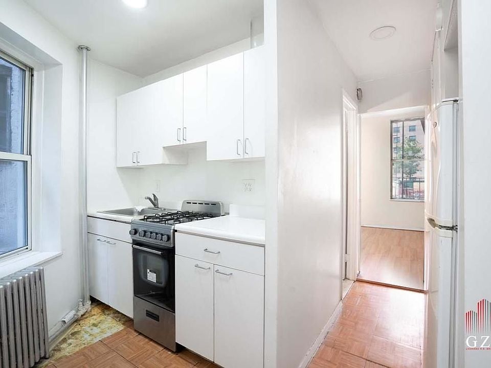 2nd image of 305 E 105th St APT 4C