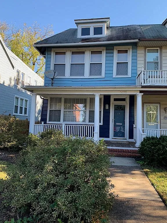 1405 Foxhall Rd NW photo 1