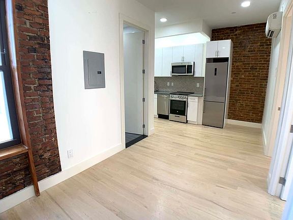 5th image of 556 Evergreen Ave #3L