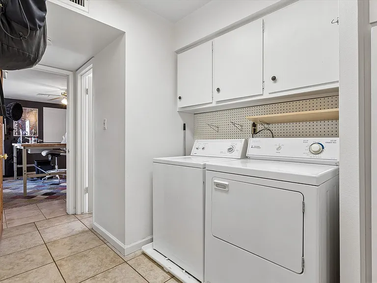 719 E Erie Dr — Photo 12