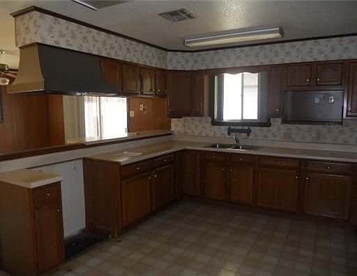 3rd image of 2705 Jimmie Dean Dr