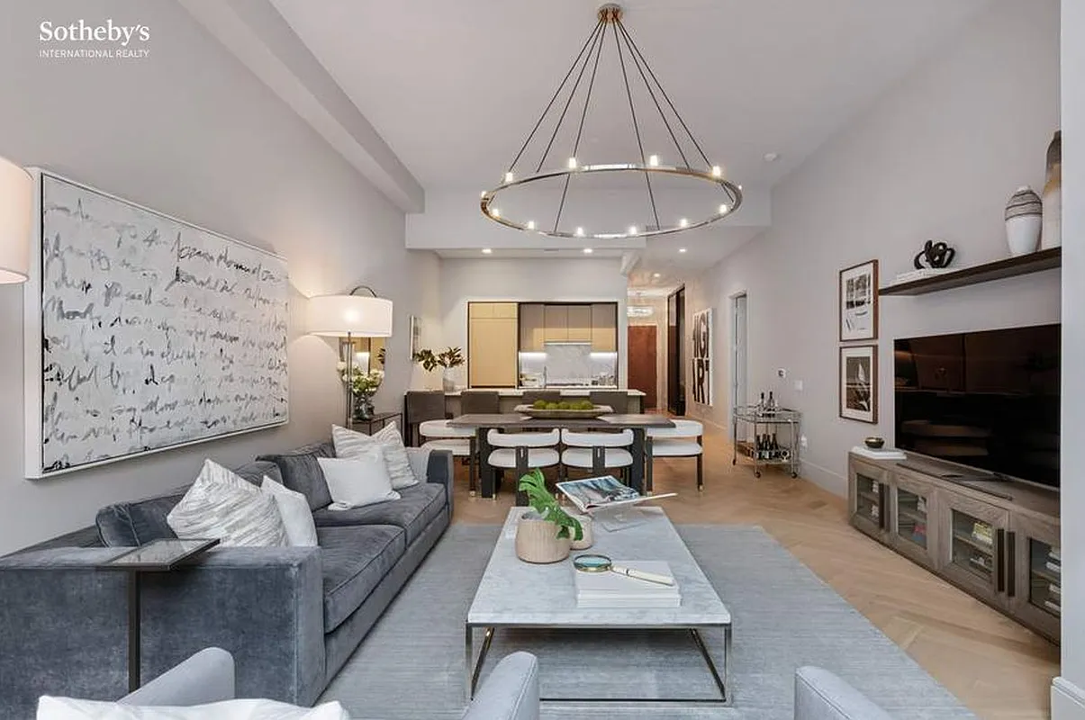 小物 DEUXIEMECLASSE.L' Appartement.IENA.plage 215 East 19th Street #2A in Gramercy Park, Manhattan