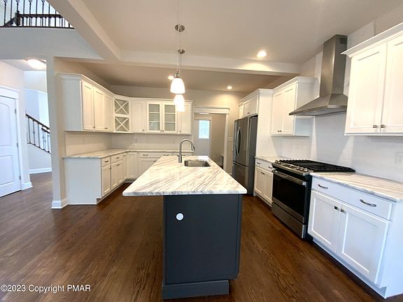 4th image of 668 Stratton Dr