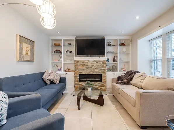 7802 139a St, Surrey, BC V3W 5H4