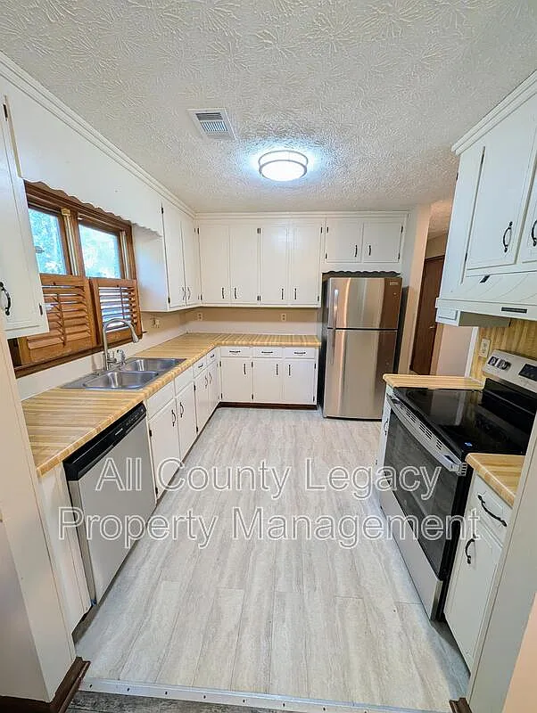 4 bed, 2.5 bath, 1942 sqft, $2,095 — Photo 4