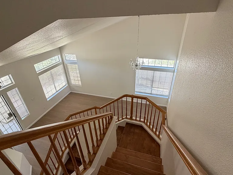 2336 Woodhill Dr — Photo 13