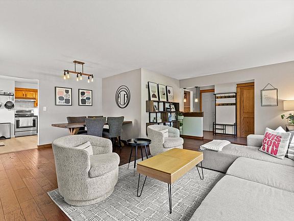 3rd image of W215N10367 Laurel COURT