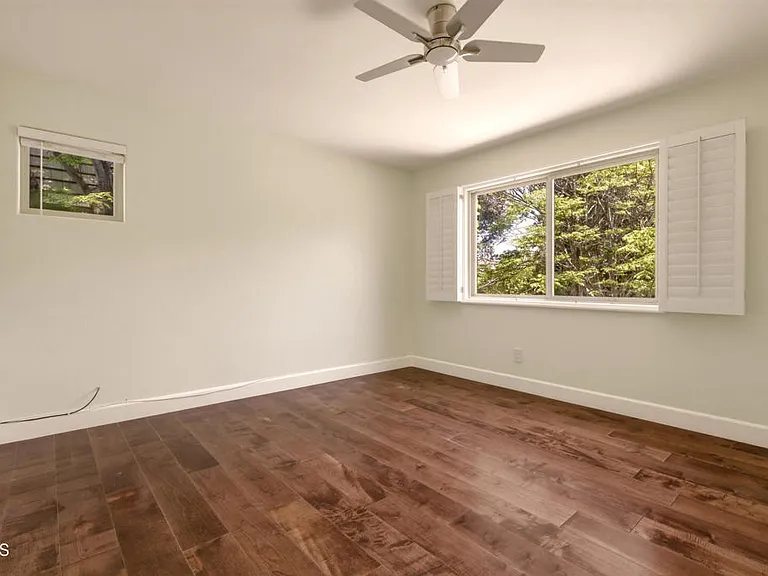 664 S Mansfield Ave — Photo 19