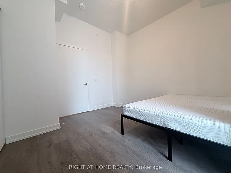 55 Duke St W #218 — Photo 21