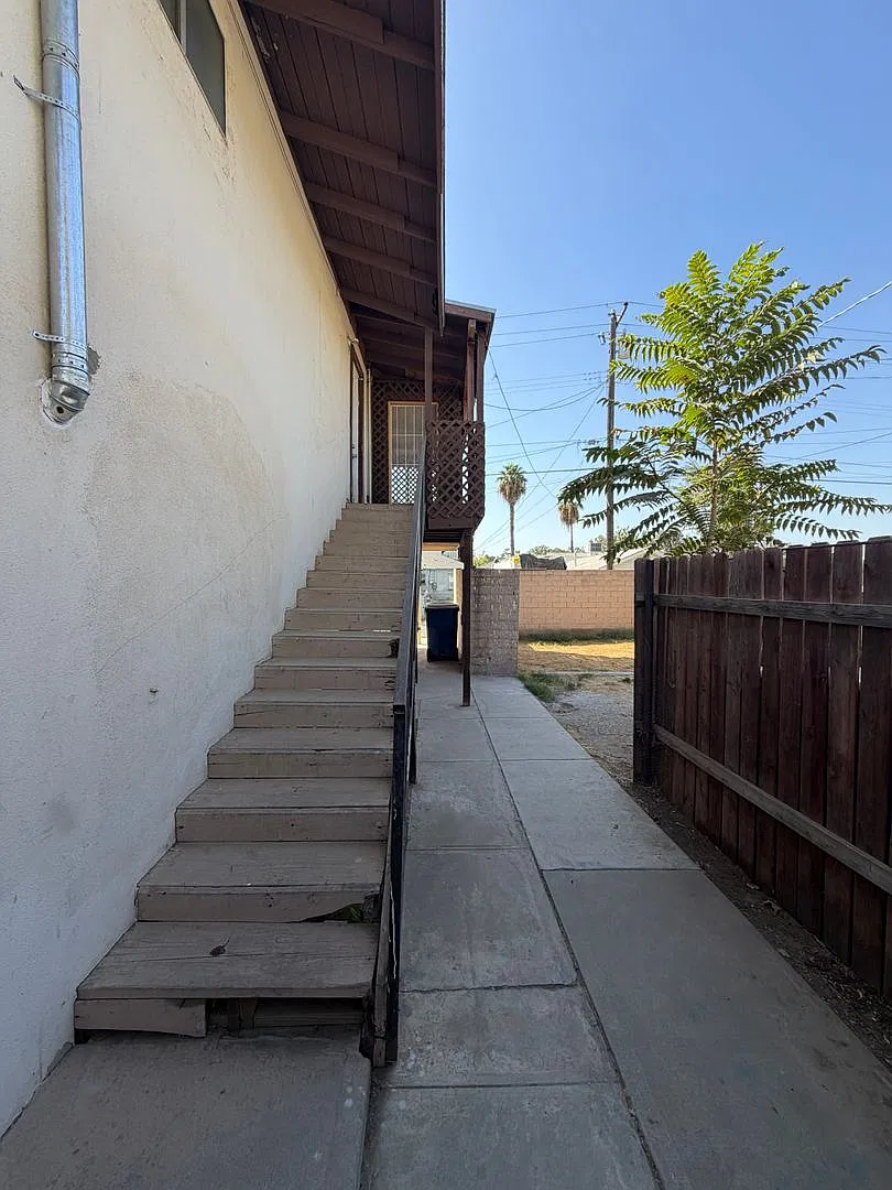 100- 811 Woodrow Ave — Photo 4