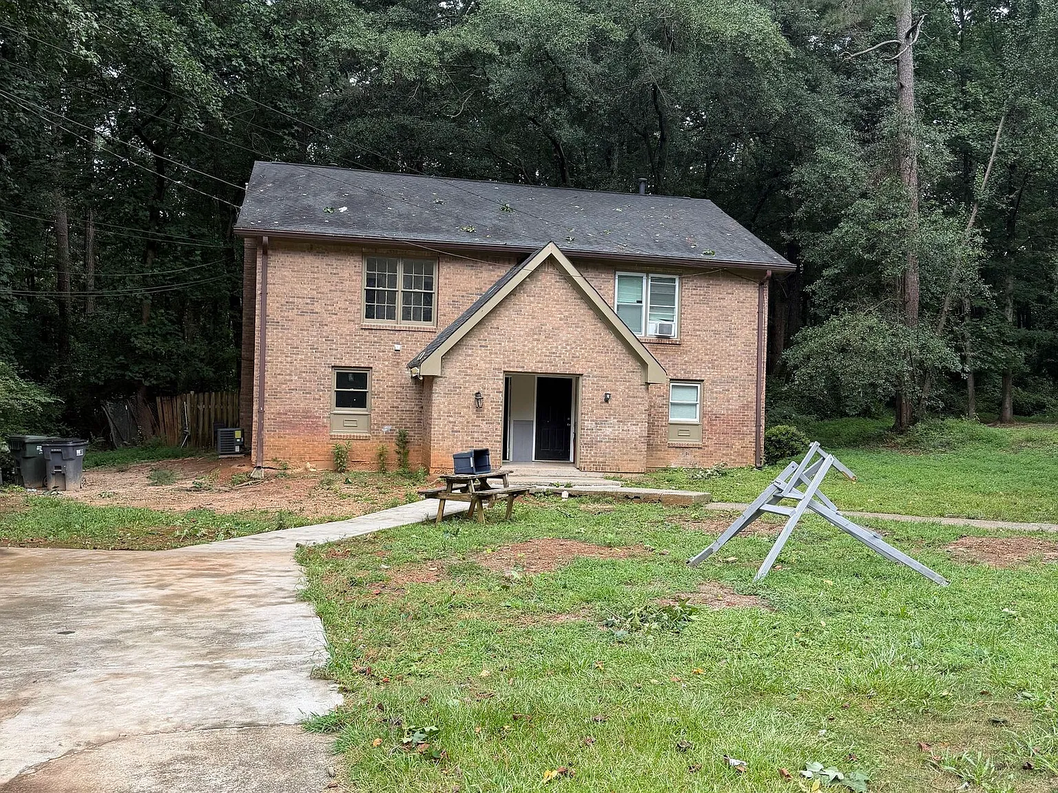 2 bed, 2.5 bath, 1800 sqft, $1,800 — Photo 2