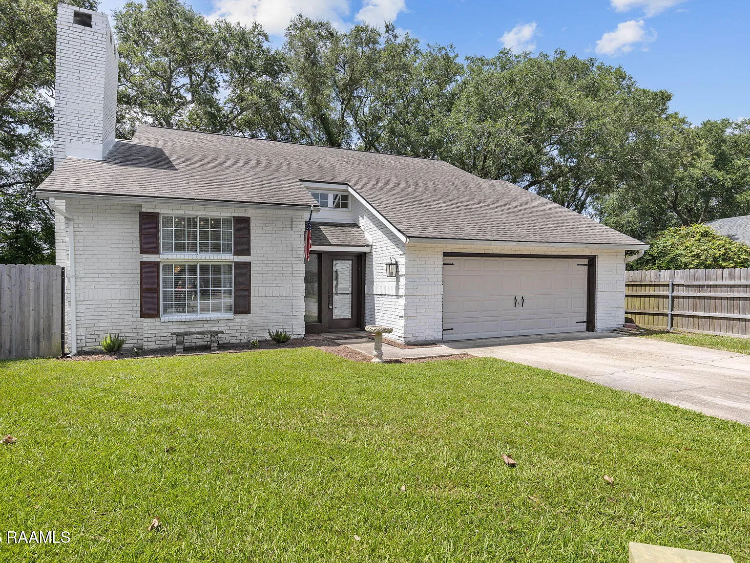 4 bed, 2.5 bath, 2000 sqft, $2,100 — Photo 2