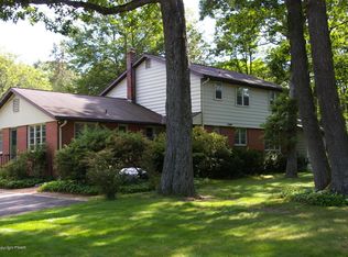 34 High St, Mount Pocono, PA 18344