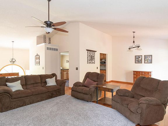 3rd image of 839 Concord Dr