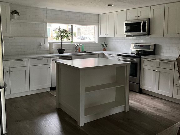 3rd image of 215 NW Fairway Hills Gln Unit 12