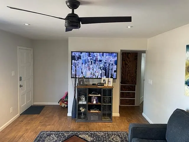 911 E San Juan Ave — Photo 14