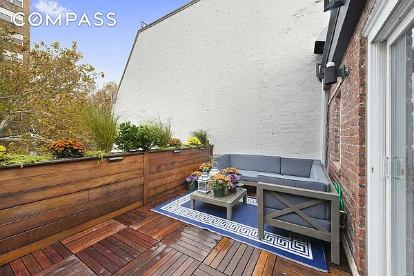 Sold by Compass | media 31