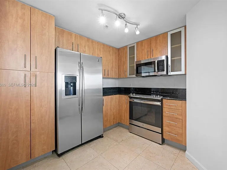 7910 Harbor Island Dr #402 — Photo 9