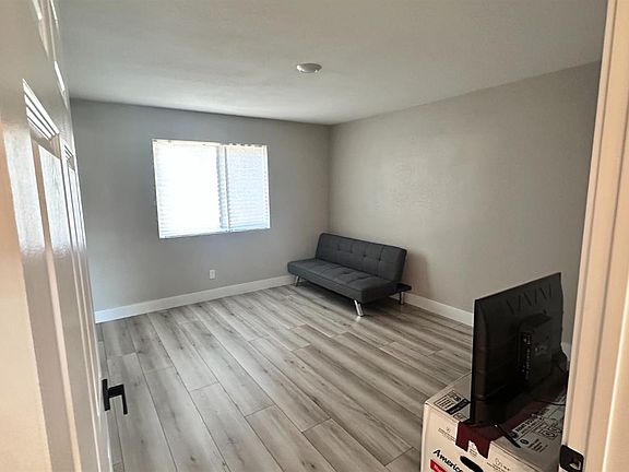 5th image of 4725 E Lane Ave