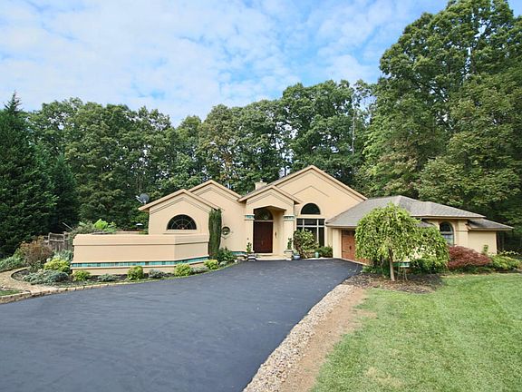 3rd image of 730 Stonewood Dr