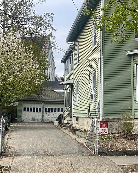 Building Photo 3