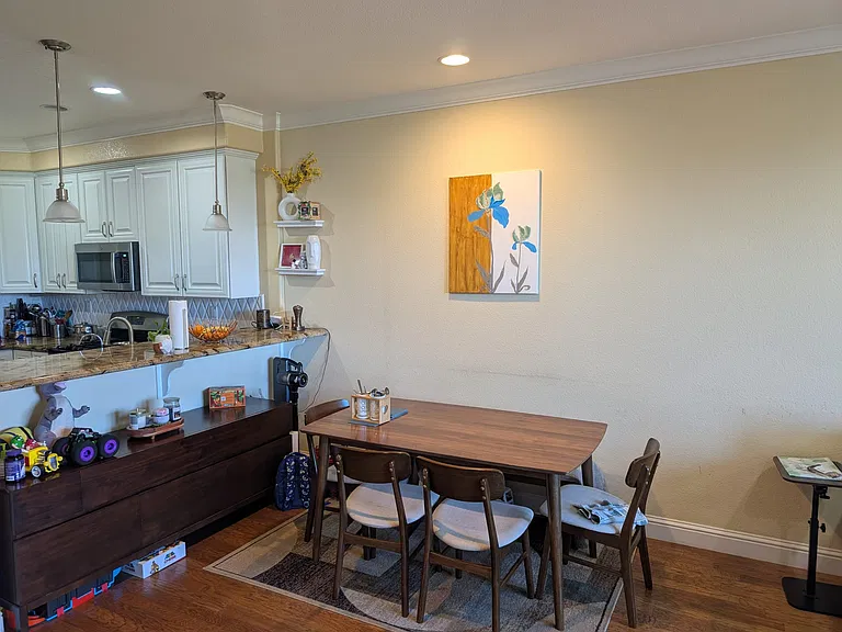 1076 N Jackson Ave — Photo 10