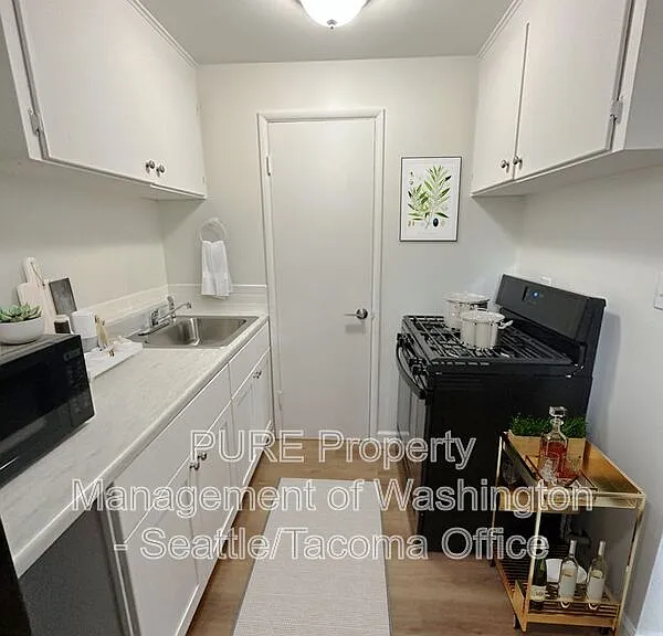 15501 Grant Ave SW #4 — Photo 2