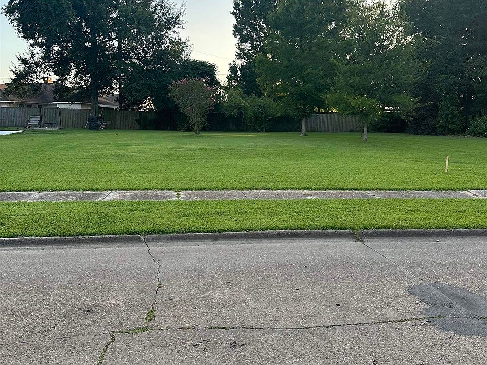 1st image of E End Ave