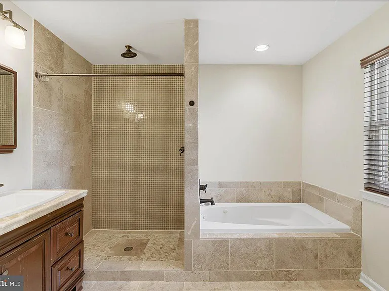 1433 McLean Mews Ct — Photo 29